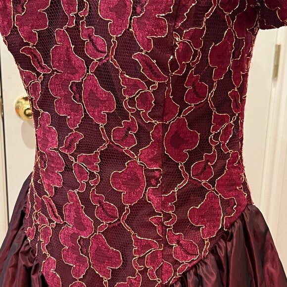 Loralie Original Burgundy Gown Sz 14 Off Shoulder Embroidered Velvet Lace Formal - Picture 4 of 10